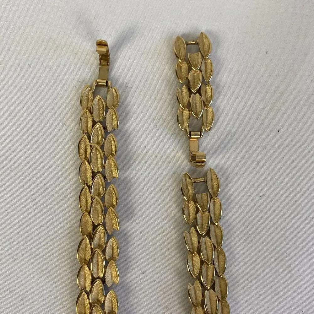 Vintage Gold 60’s Leaves Necklace.